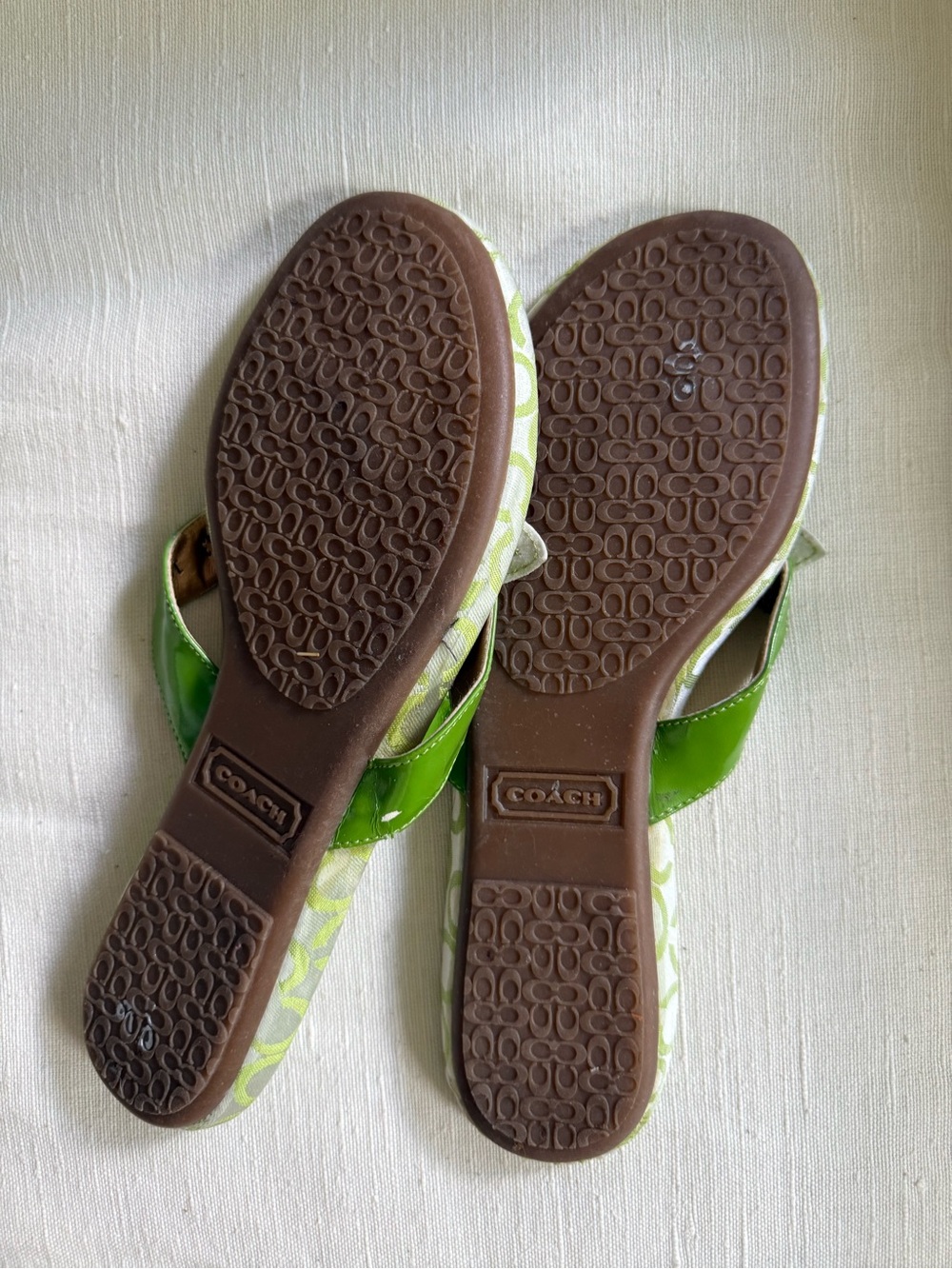 COACH Vintage Y2K Pattey Signature thong sandal in green colorway - Picture 4 of 6